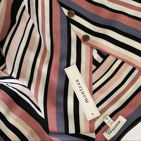 Short sleeved Striped v-neck peplum top with ruffle cuff - Picture 6 of 6